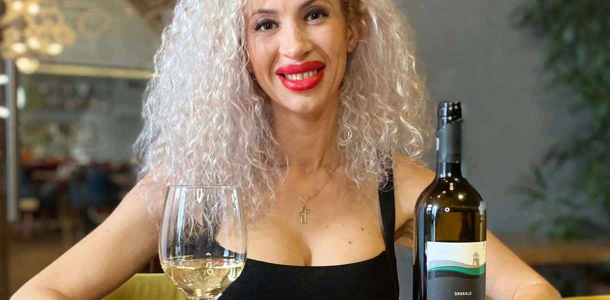 Adelina si vinurile medaliate Smarald Villa Vinea