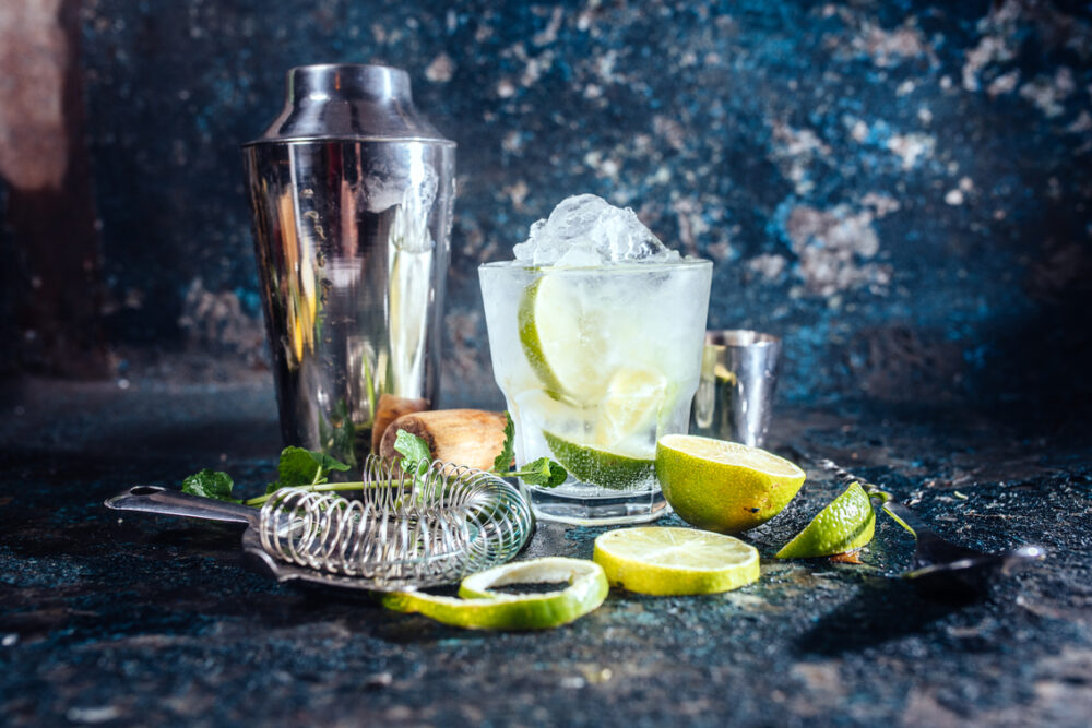 De la Hugo la gin fără alcool: cum se schimbă consumul de băuturi în România